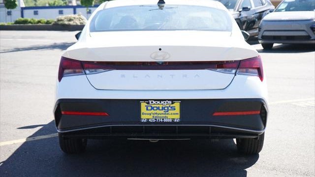2026 Hyundai ELANTRA SE