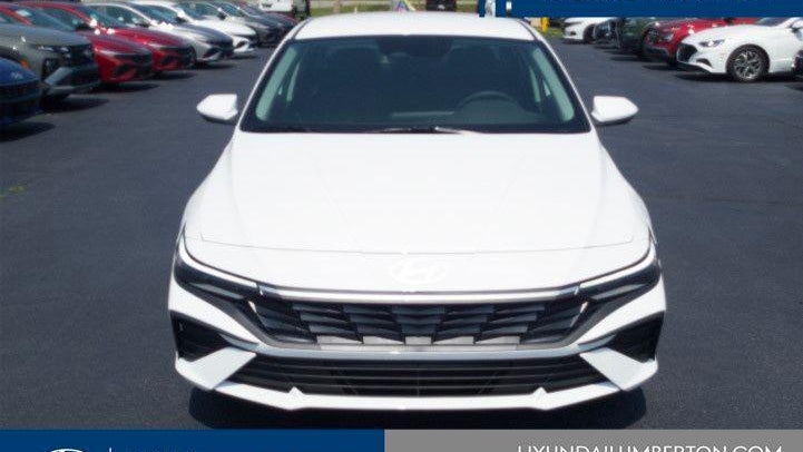 2026 Hyundai ELANTRA SE