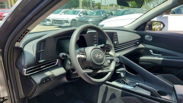 2024 Hyundai ELANTRA SE
