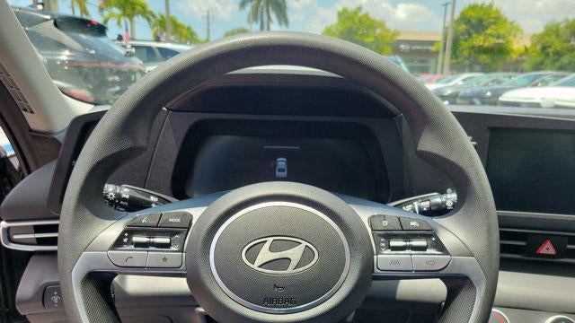 2024 Hyundai ELANTRA SE