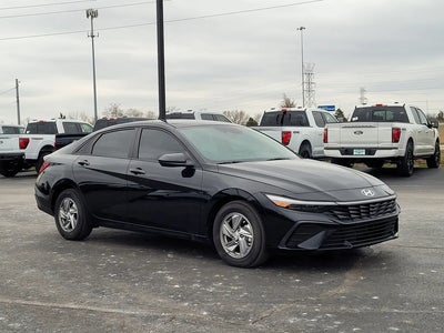 2024 Hyundai Elantra SE 4DR Sedan