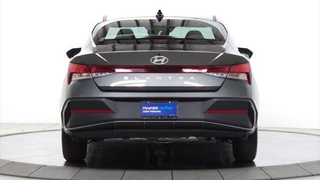 2024 Hyundai ELANTRA SE