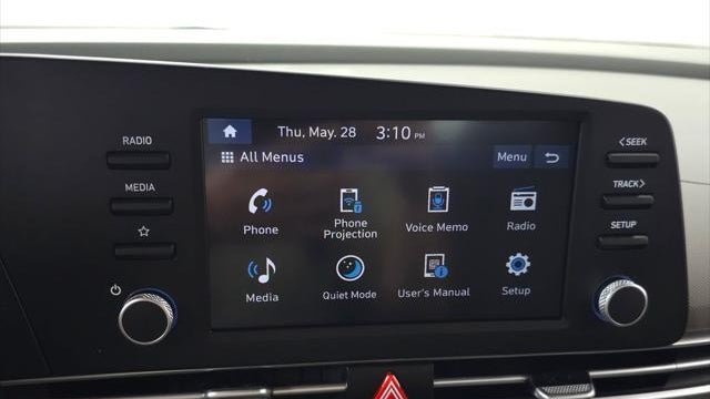 2024 Hyundai ELANTRA SE