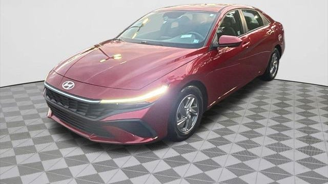 2024 Hyundai ELANTRA SE