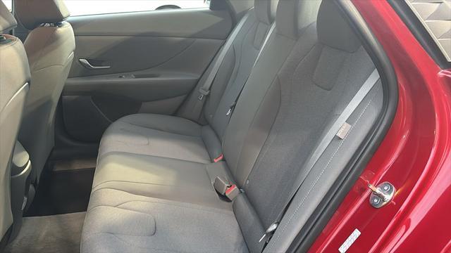 2024 Hyundai ELANTRA SE