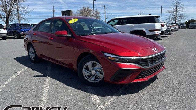 2025 Hyundai ELANTRA SE