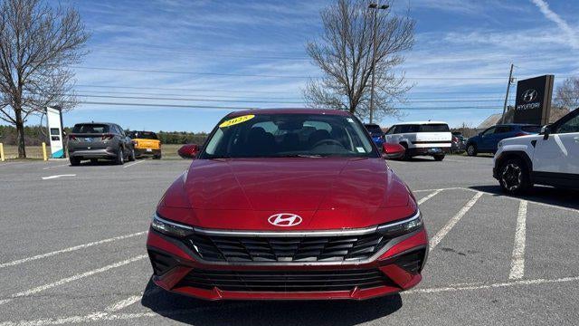 2025 Hyundai ELANTRA SE