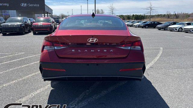 2025 Hyundai ELANTRA SE
