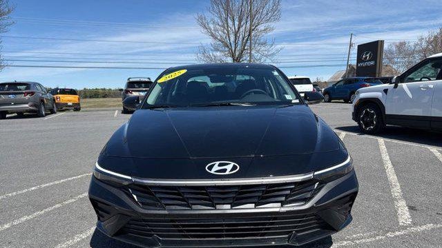2025 Hyundai ELANTRA SE