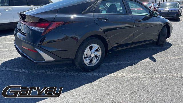 2025 Hyundai ELANTRA SE