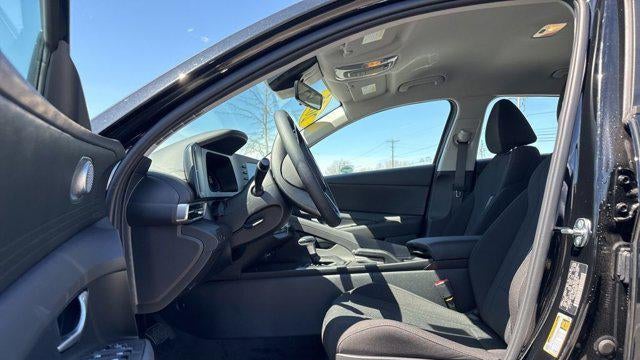 2025 Hyundai ELANTRA SE
