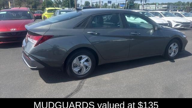 2025 Hyundai ELANTRA SE