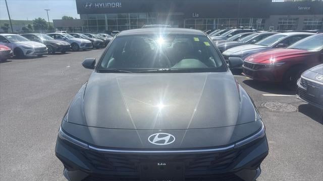 2025 Hyundai ELANTRA SE