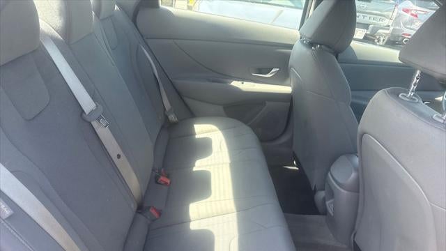 2025 Hyundai ELANTRA SE