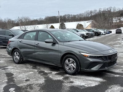 2025 Hyundai Elantra SE 4DR Sedan