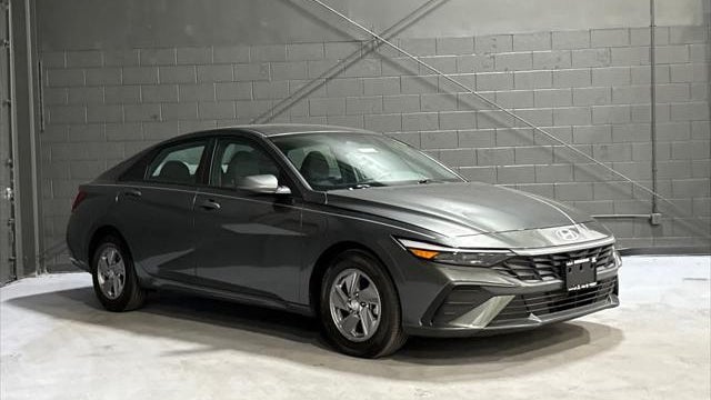 2025 Hyundai ELANTRA SE