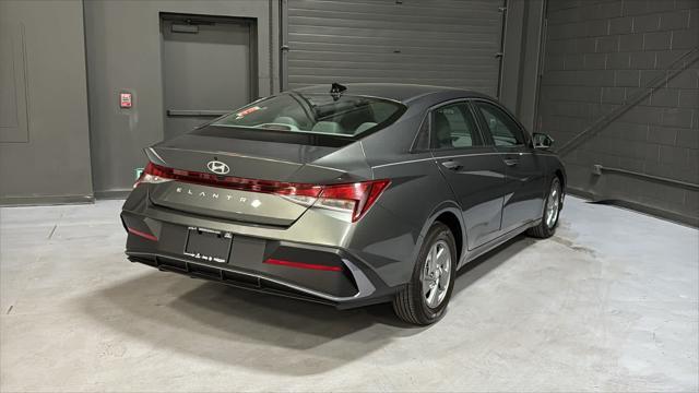2025 Hyundai ELANTRA SE
