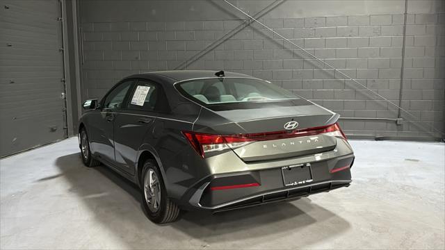 2025 Hyundai ELANTRA SE