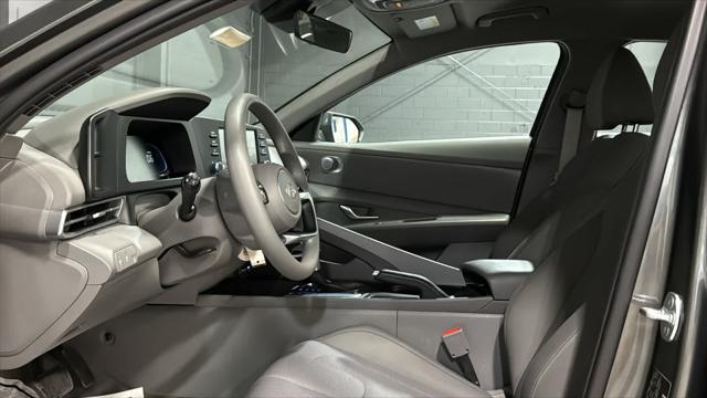 2025 Hyundai ELANTRA SE