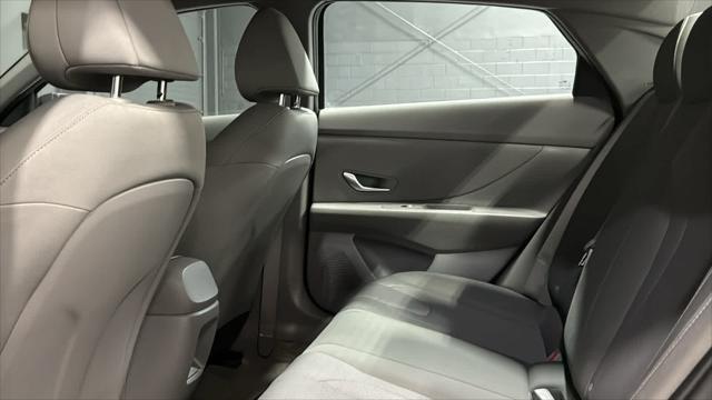 2025 Hyundai ELANTRA SE