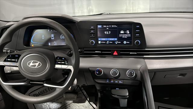 2025 Hyundai ELANTRA SE