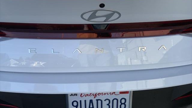 2025 Hyundai ELANTRA SE