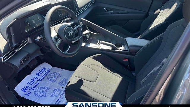 2025 Hyundai ELANTRA SE