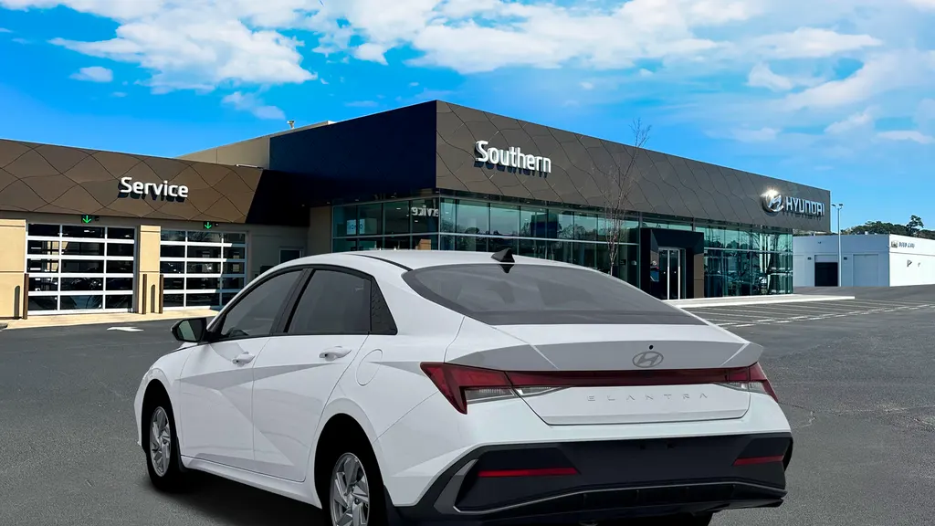 2026 Hyundai ELANTRA SE