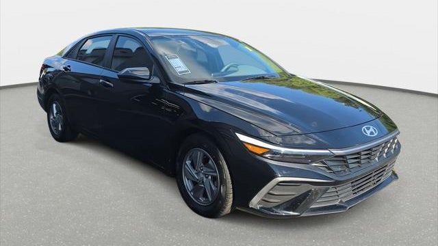 2024 Hyundai ELANTRA SE