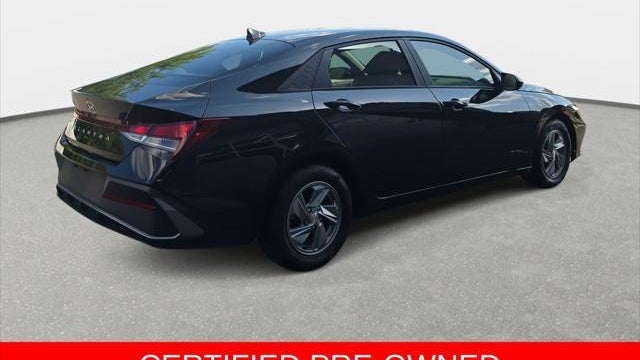 2024 Hyundai ELANTRA SE