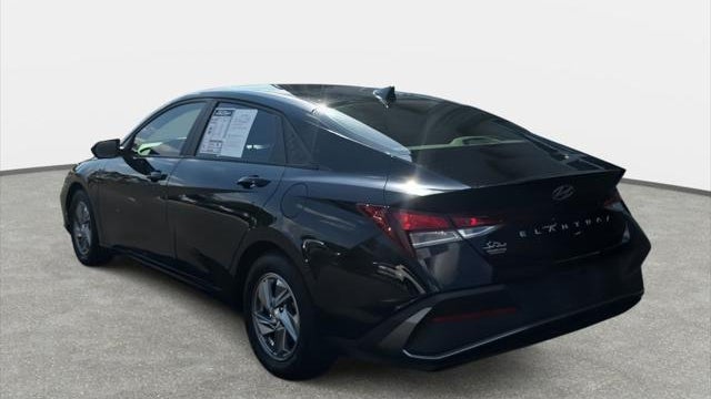 2024 Hyundai ELANTRA SE