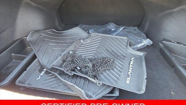 2024 Hyundai ELANTRA SE