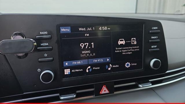 2024 Hyundai ELANTRA SE