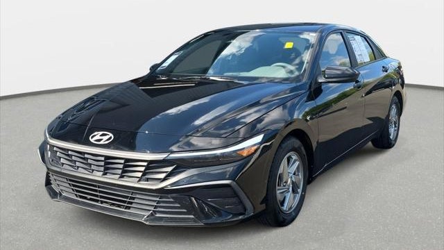 2024 Hyundai ELANTRA SE