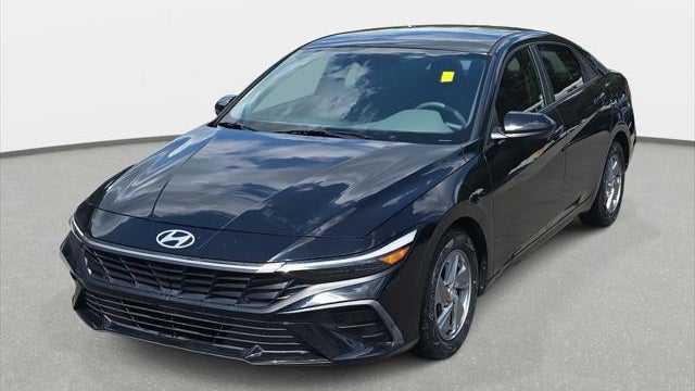 2024 Hyundai ELANTRA SE