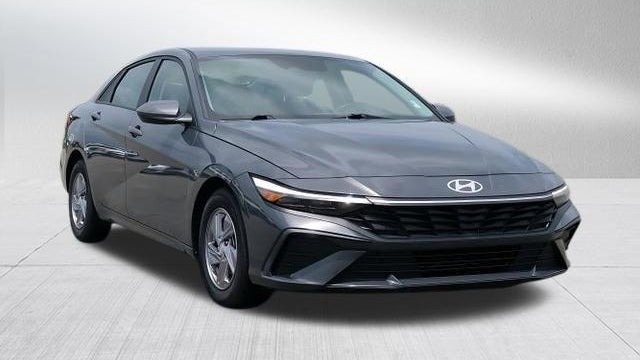 2024 Hyundai ELANTRA SE