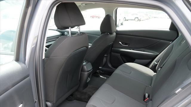 2024 Hyundai ELANTRA SE