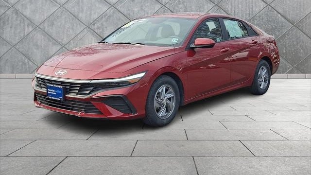 2024 Hyundai ELANTRA SE