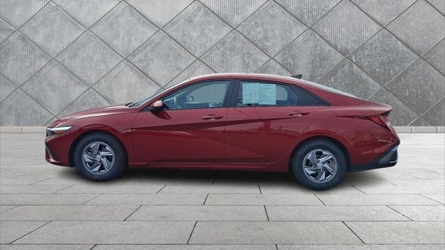 2024 Hyundai ELANTRA SE