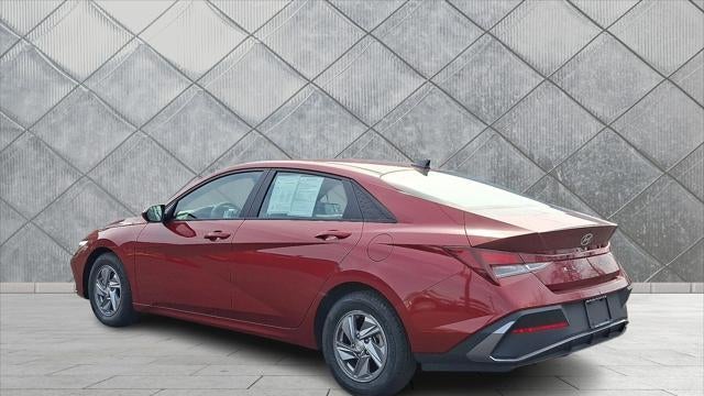 2024 Hyundai ELANTRA SE