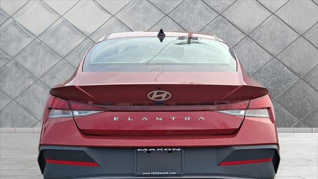 2024 Hyundai ELANTRA SE