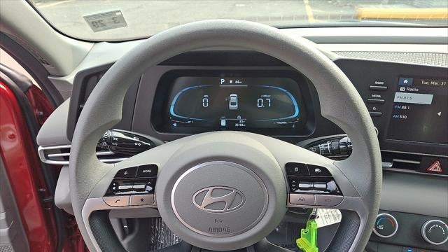 2024 Hyundai ELANTRA SE