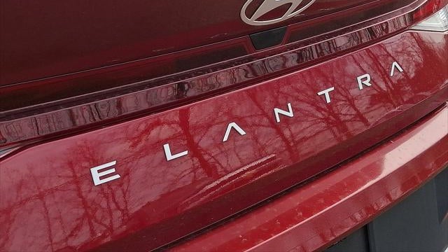 2024 Hyundai ELANTRA SE