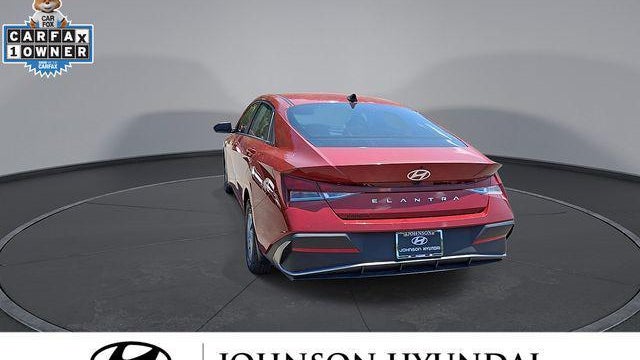 2024 Hyundai ELANTRA SE