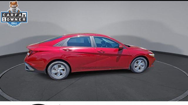 2024 Hyundai ELANTRA SE