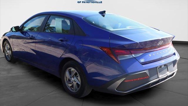 2024 Hyundai ELANTRA SE