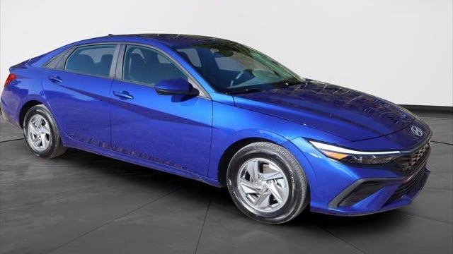 2024 Hyundai ELANTRA SE