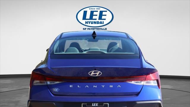 2024 Hyundai ELANTRA SE
