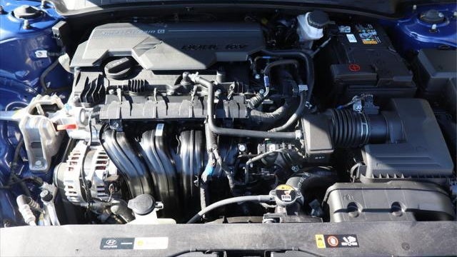 2024 Hyundai ELANTRA SE