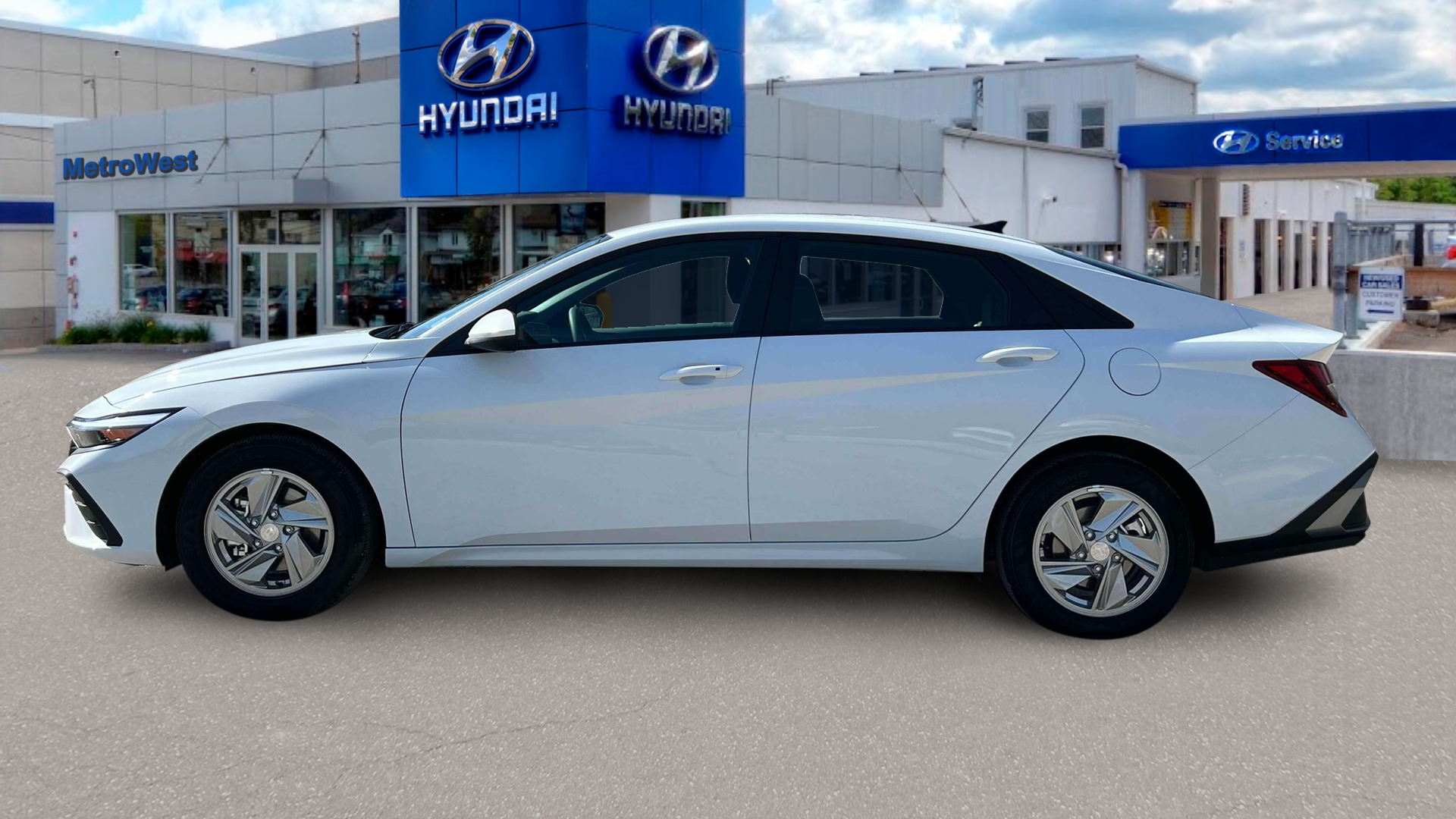 2024 Hyundai ELANTRA SE